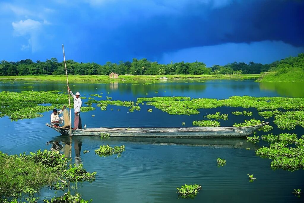 Fishermen on a boat on Mahuli Island